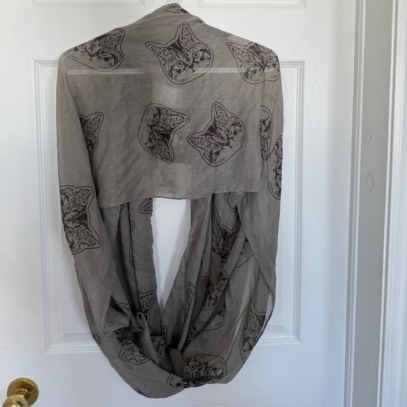 Express Gray Cat Pattern Scarf - Picture 2 of 3
